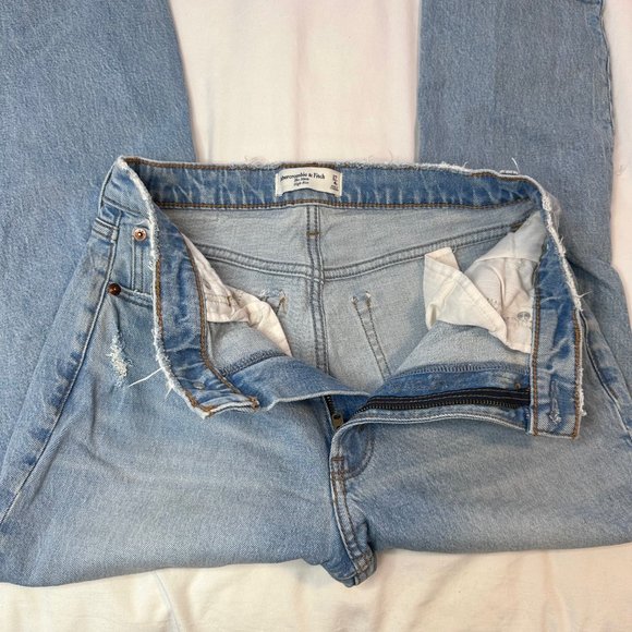 Abercrombie & Fitch Mom High Rise Distressed Ripped Knees Light Wash Jeans 27 - Picture 11 of 11